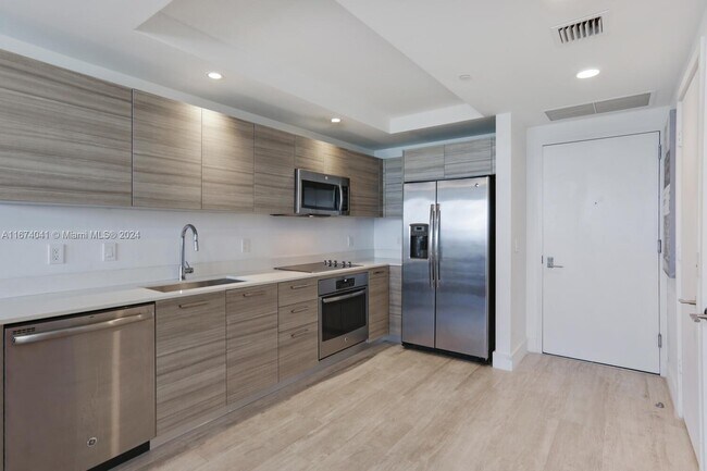 Foto del edificio - 121 NE 34th St