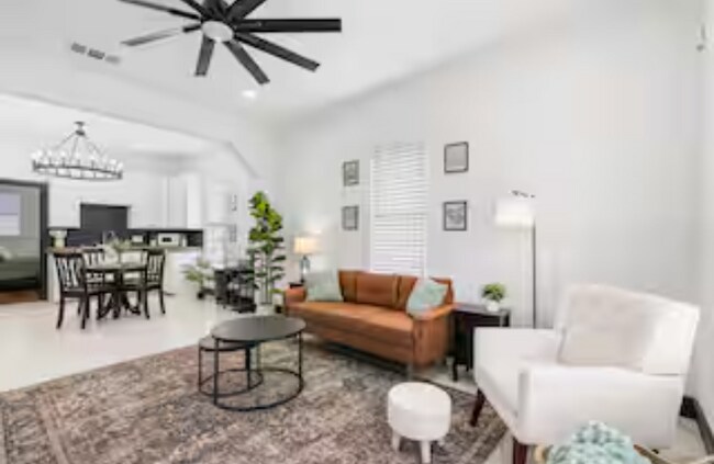 Foto del edificio - 102 W 5th St