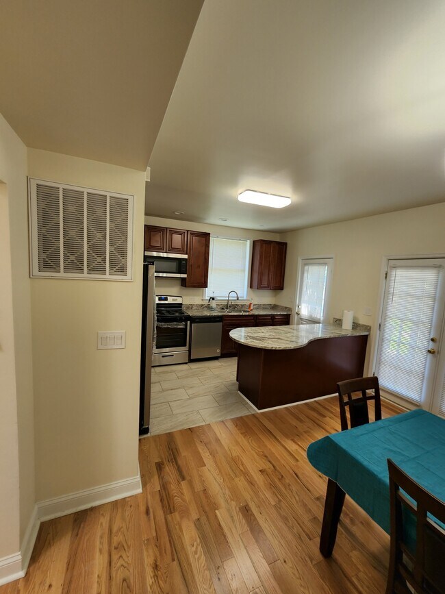 Foto del edificio - 4121 Hayes St NE