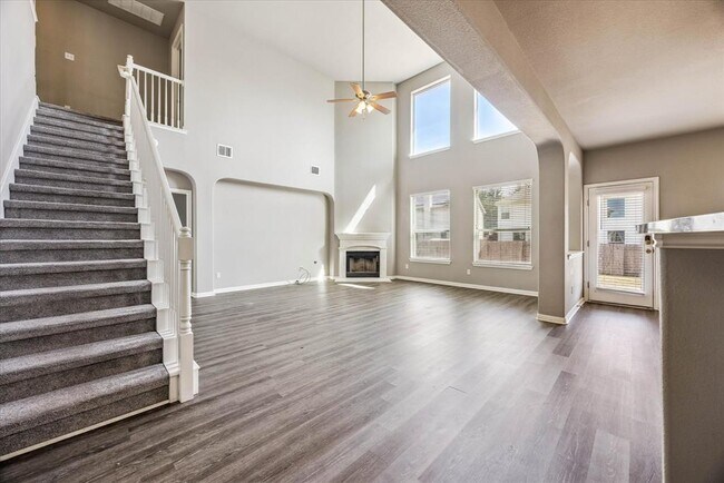 Foto del edificio - 701 Crestwood Ln