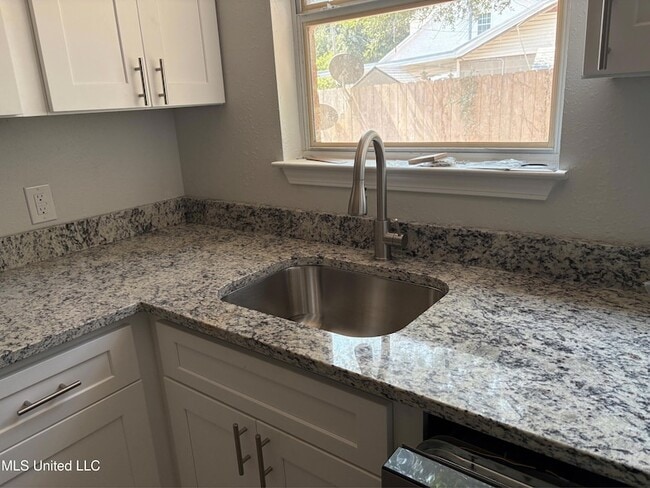 Foto del edificio - 233 Milray Ln