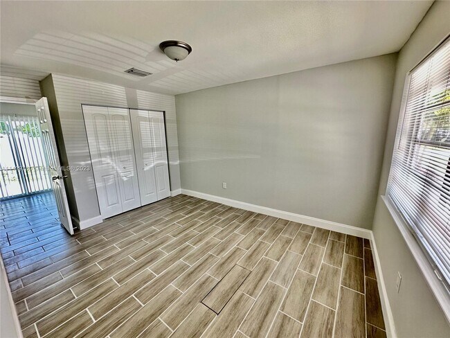 Foto del edificio - 2600 NE 8th Ave
