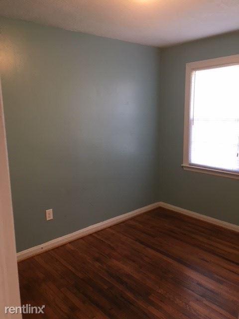 Building Photo - 3 br, 1 bath House - 7 Lake Shore Loop