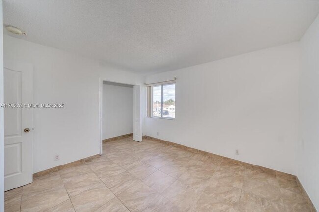 Foto del edificio - 2 bedroom in North miami FL 33179