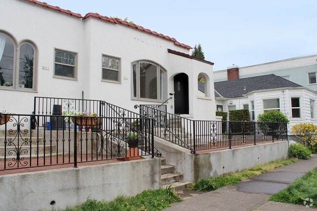 Building Photo - 2915 SE Alder St