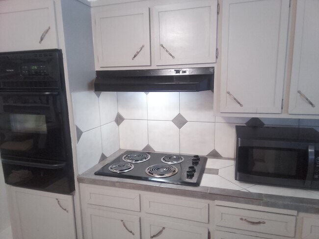 Foto del edificio - 10208 E 7th St