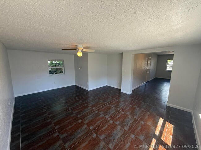 Foto del edificio - 1642 NW 13th Ct