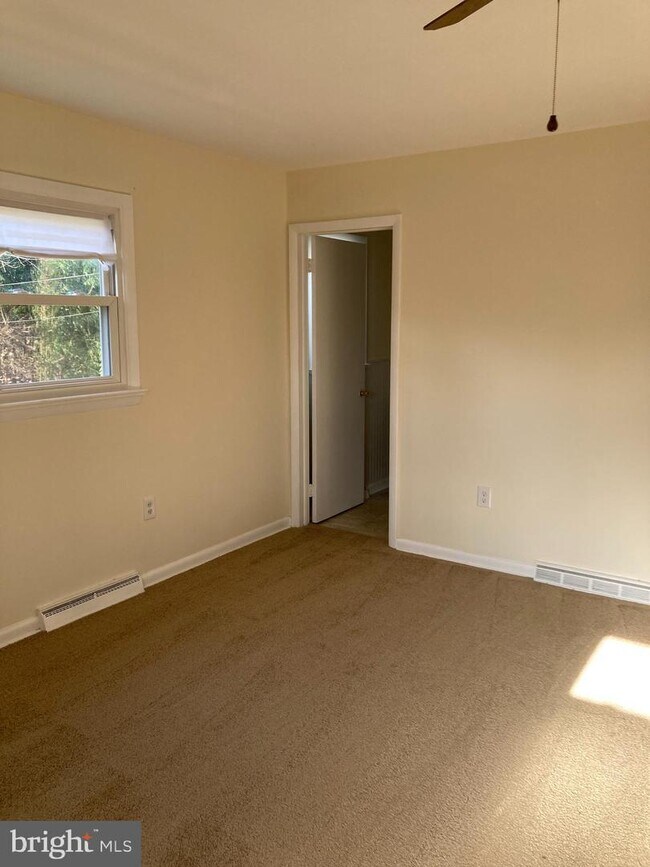 Building Photo - 13008 Woodburn Dr
