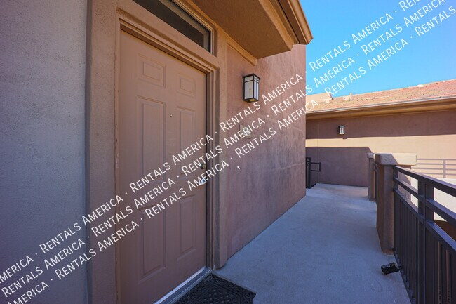 Building Photo - Scottsdale Greyhawk 2 BR/2 BA Condo w/ 1-c...