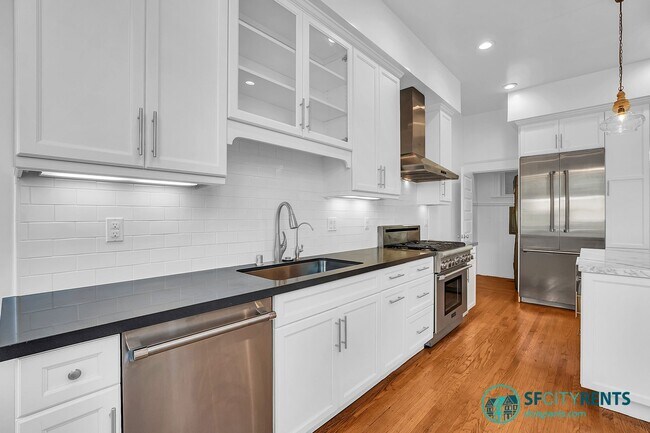 Foto del edificio - Presidio Heights: Remodeled Flat w/ Privat...