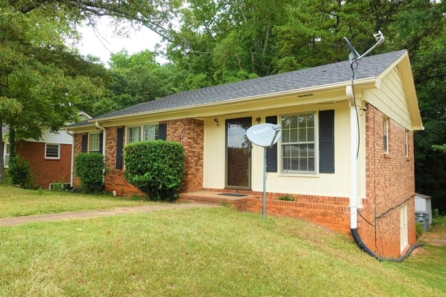 Building Photo - 325 Willow Oaks Dr