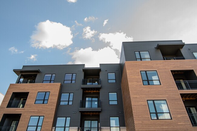 Foto del edificio - West End @ University Park