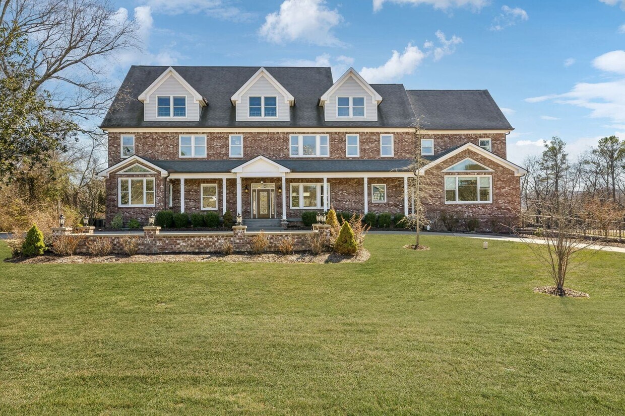 Foto principal - Luxury Home for Lease in Brentwood's Meado...