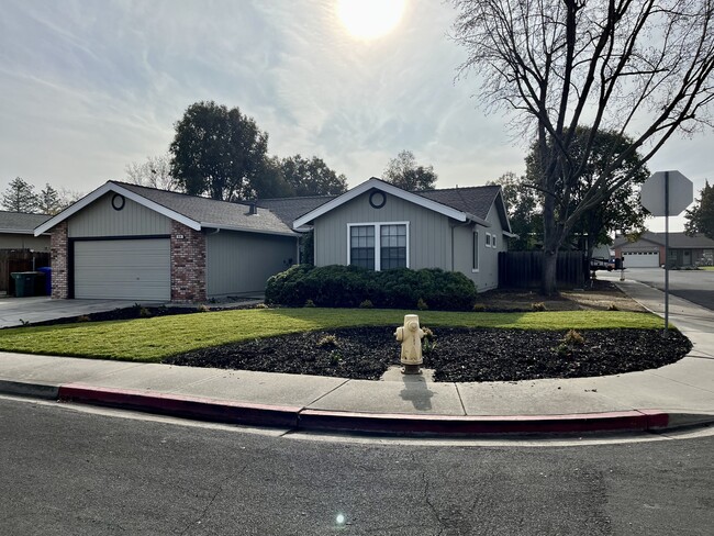 Building Photo - 519 Nottingham Dr