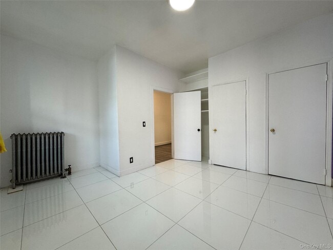 Building Photo - 642 E 224th St