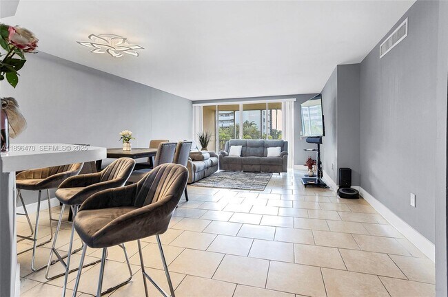 Building Photo - 1750 NE 191st St