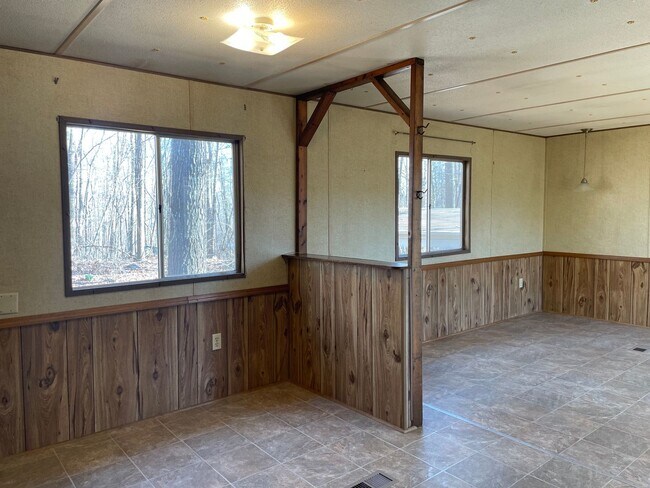 Building Photo - 3 BED, 1.5 BATH MOBILE HOME