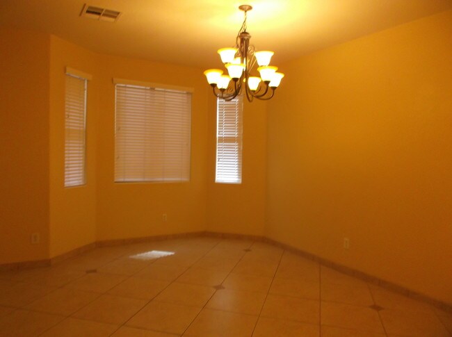 Foto del edificio - 12145 W Jessie Ct