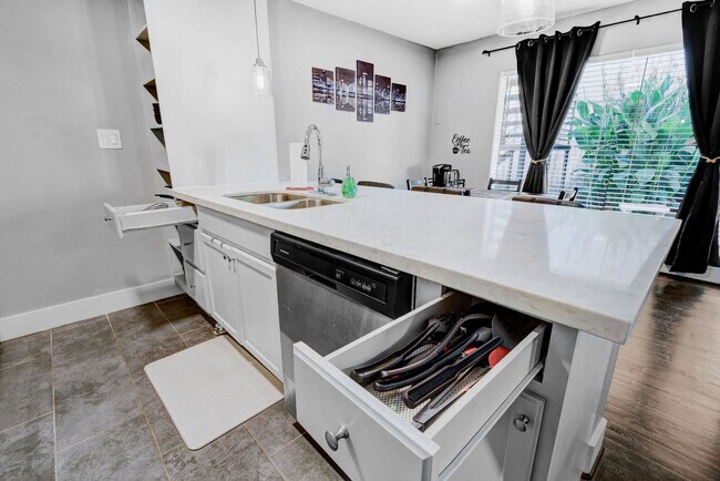Foto del edificio - 2218 Hazard St