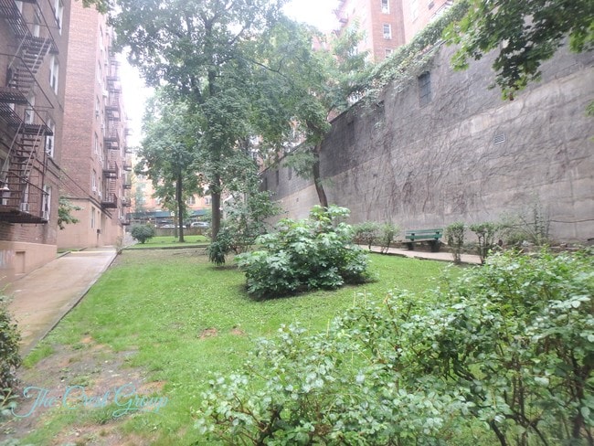 Building Photo - 160 Bennett Ave