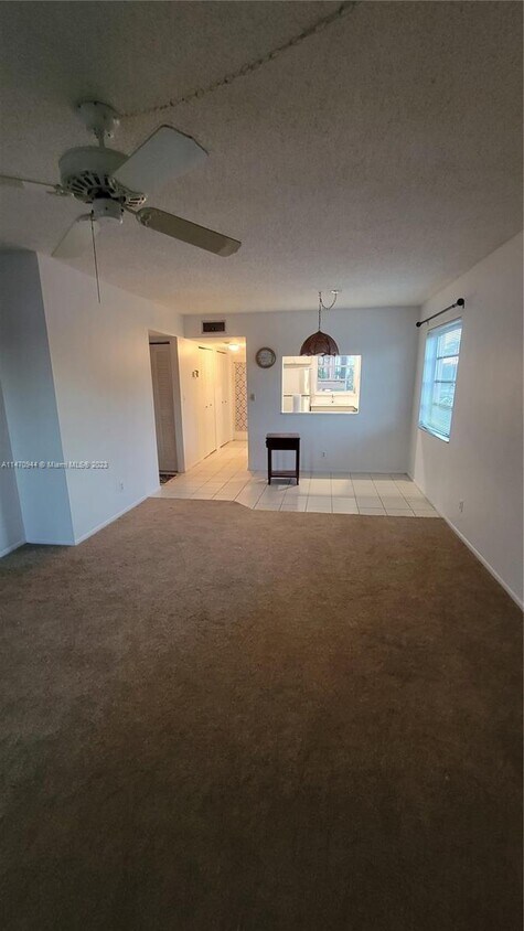 Building Photo - 3050 Sunrise Lakes Dr E