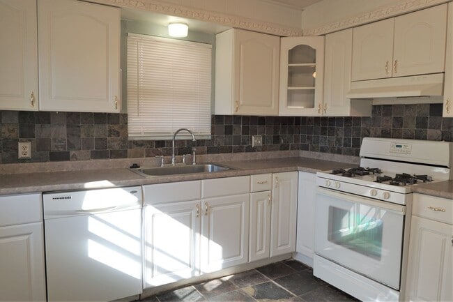 Building Photo - 3 Bed 1 Bath 1 Car in Steve Pennington Addition of NW OKC