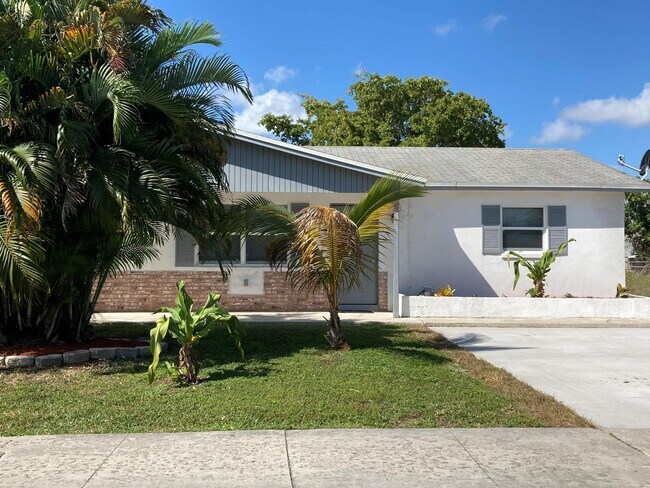 Building Photo - 5701 S 57th Ave