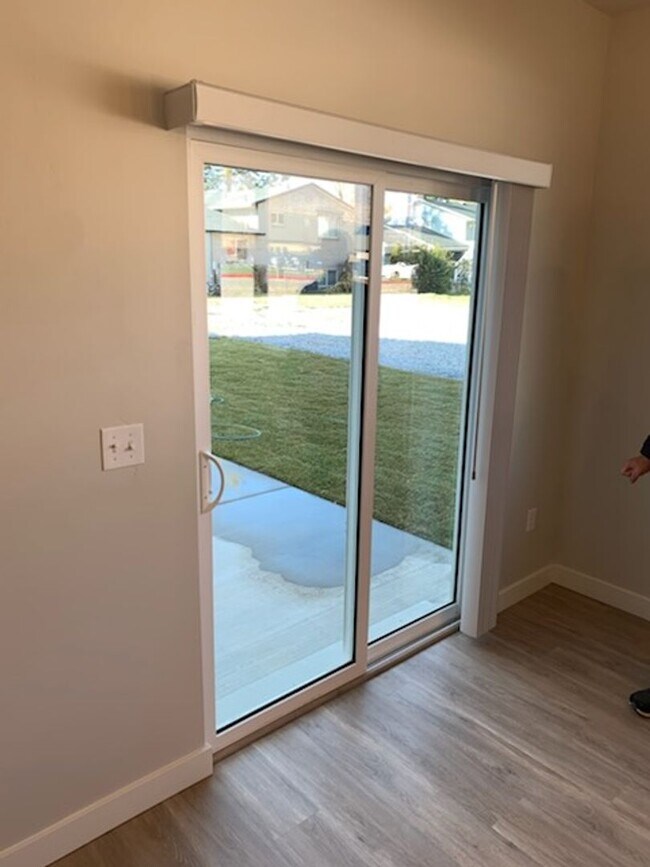 Foto del edificio - Spacious 4-Bedroom End-Unit Townhome with 2-Car Garage | Pet-Friendly | American Fork