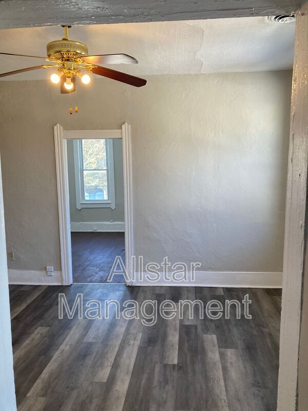 Building Photo - 3521 W 58th St