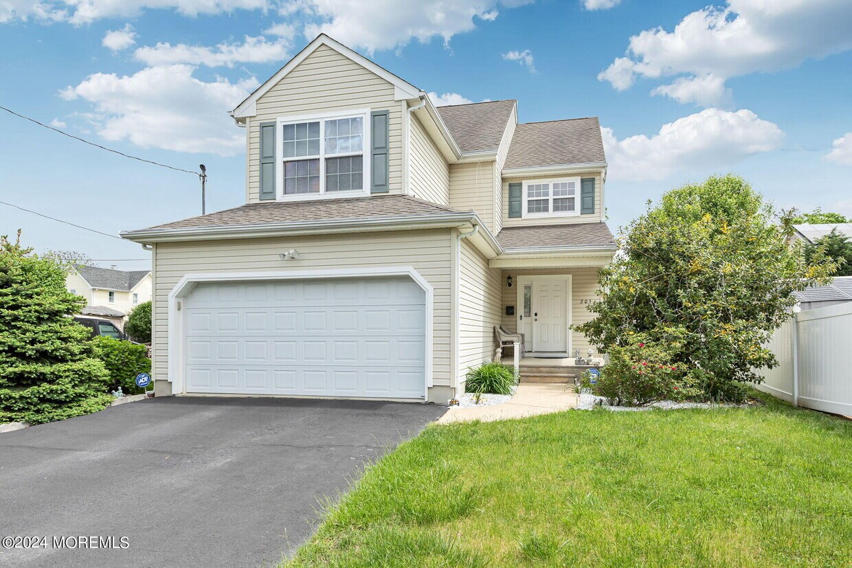Primary Photo - 205 Conover Pl
