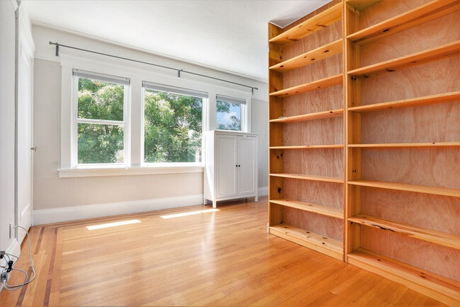 Building Photo - 5737 Claremont Ave
