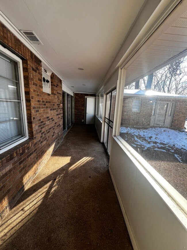 Building Photo - 4 Bedroom 2.5 Bath on 2 Acres- Millington