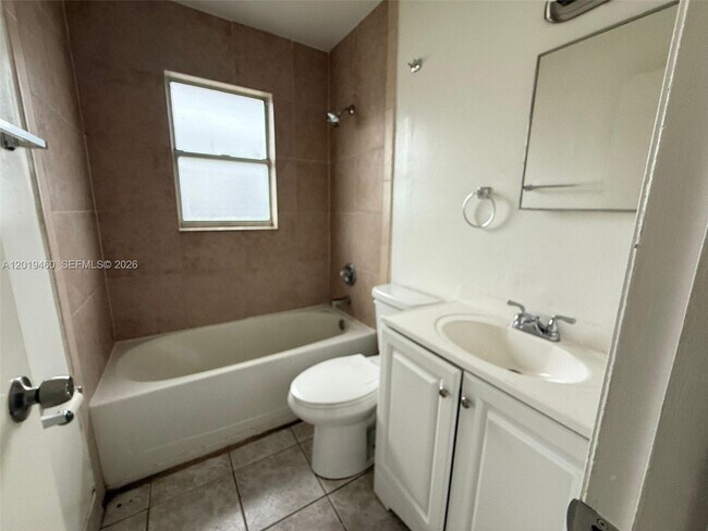 Foto del edificio - 1604 Cypress Dr