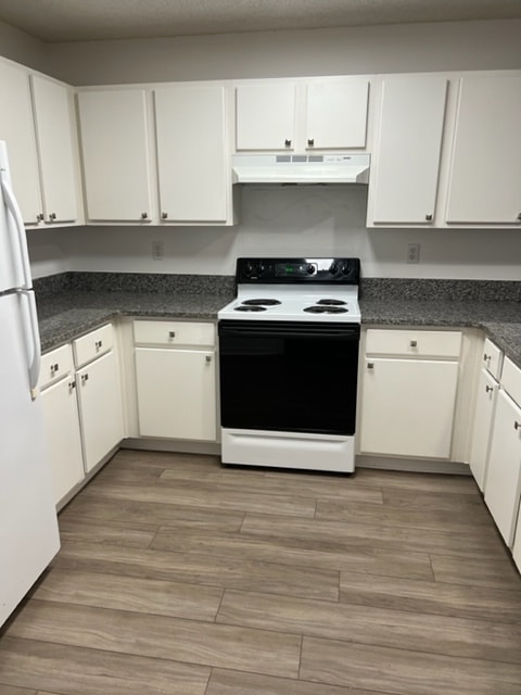 Building Photo - 1800 Tsuga Way