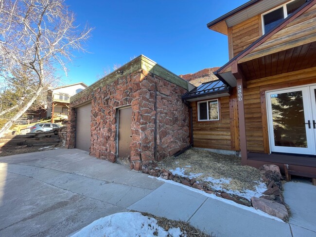 Building Photo - Close to Soderberg Trail Head And Horsetoo...