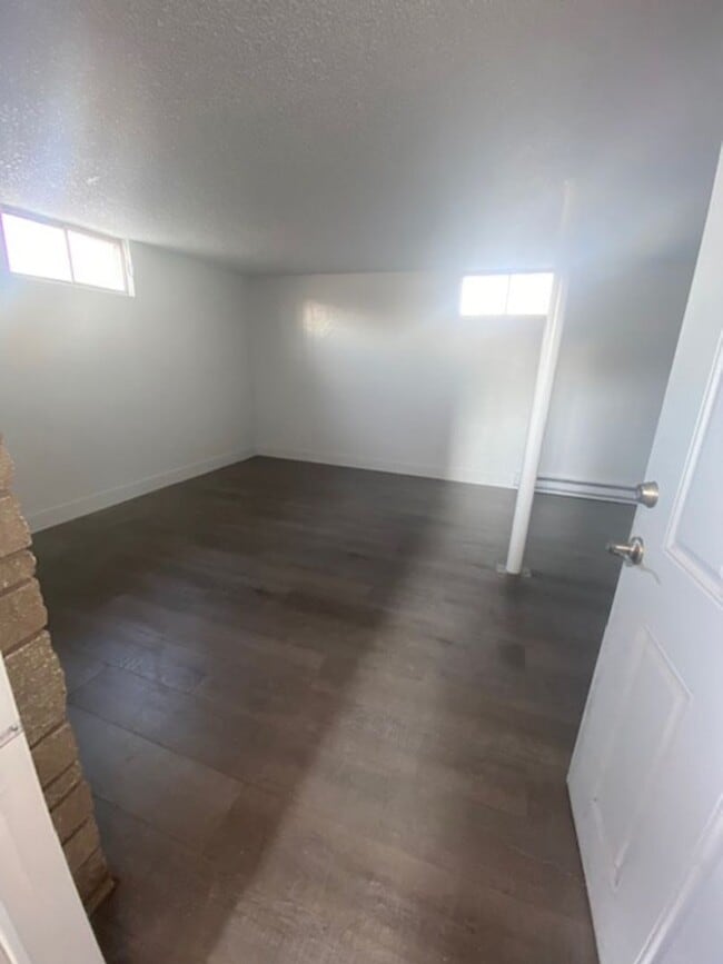 Building Photo - Renting made easy!