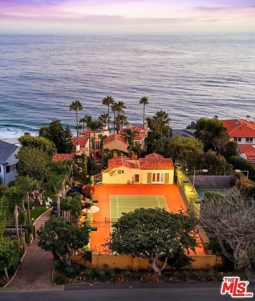 Foto del edificio - 7107 Birdview Ave