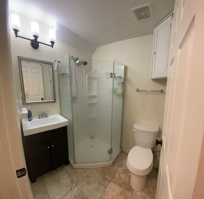 2253 Reaney Ave E, Saint Paul, MN 55119 Townhome Rentals in Saint