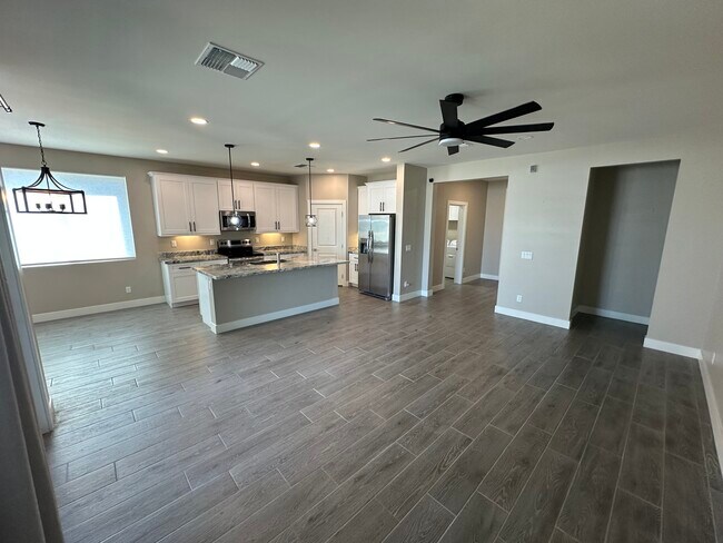 Foto del edificio - 5814 E Lockwood St