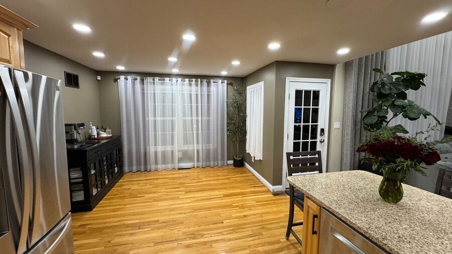 Foto del edificio - 412 Juniper Dr