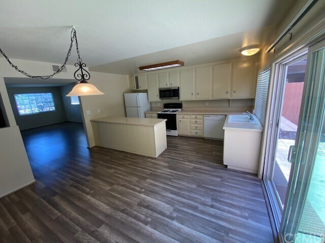 Foto del edificio - 335 Woodland Pl