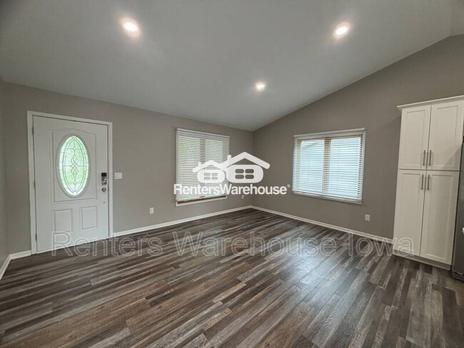 Building Photo - 2422 Sandler Dr