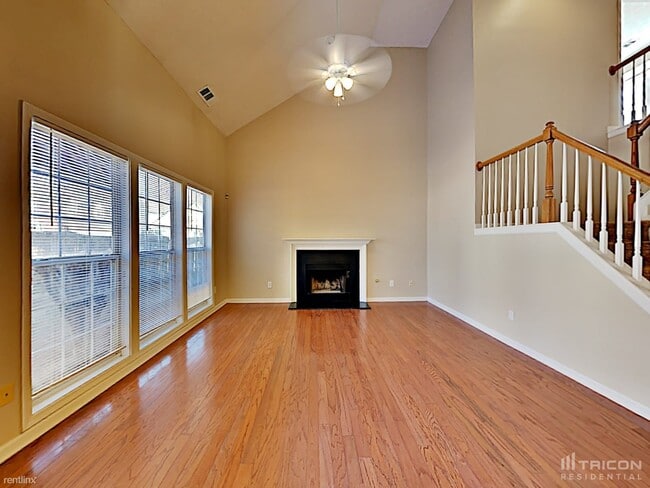 Building Photo - 2440 Lunetta Ln