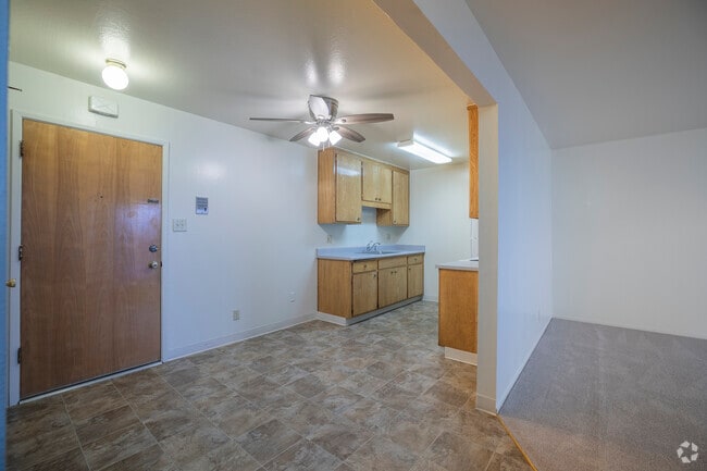 1BR, 1BA - 570SF - Kitchen - Newport Apartments