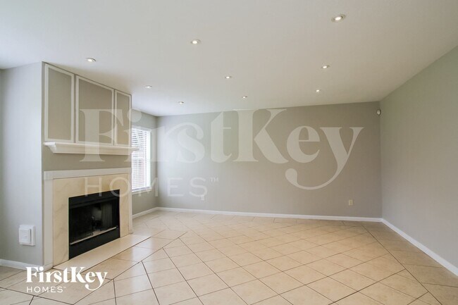 Foto del edificio - 18030 June Forest Dr