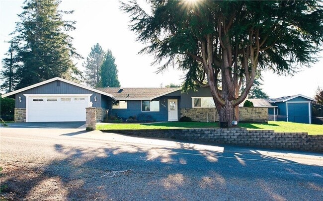 Building Photo - Beautiful home in Edgewood