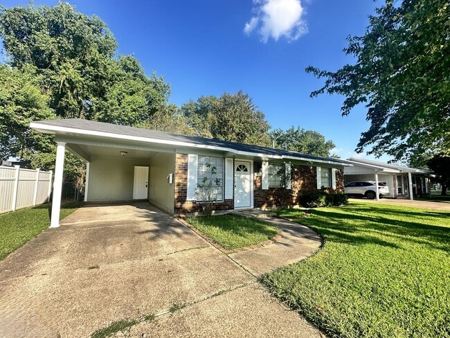 Building Photo - $500 OFF MOVE IN SPECIAL-SOUTH BOSSIER IN ...