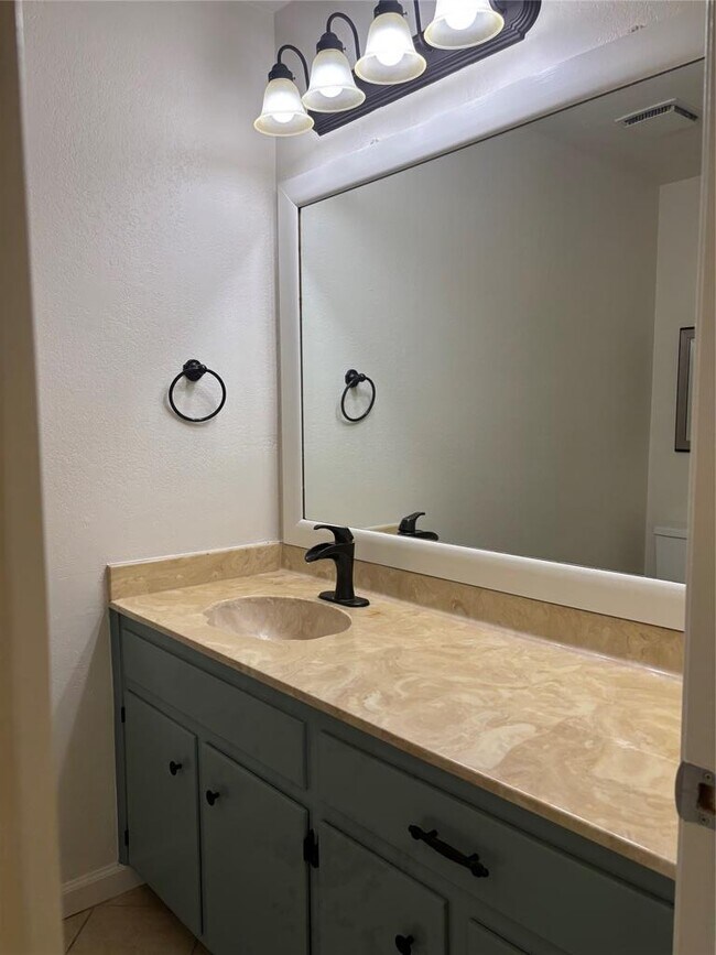 Foto del edificio - 6605 Danwood Dr