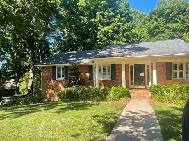 Building Photo - 624 Foxwood Dr SE