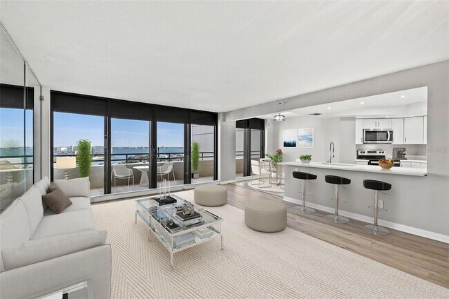 Foto del edificio - 5950 Pelican Bay Plaza S
